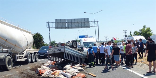 Freni boşalan kamyonet dehşet saçtı