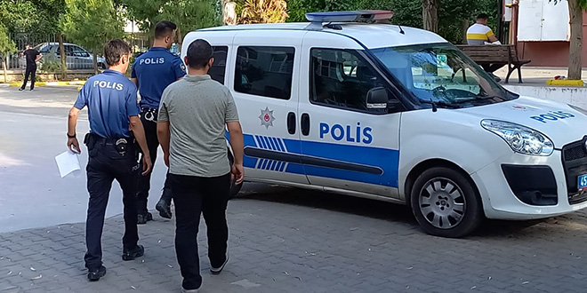 Ehliyet sınavına kopya düzeneğiyle girmeye çalışan kişi yakalandı