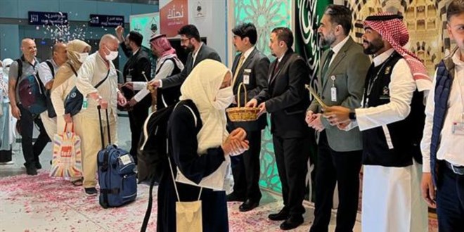 Türkiye'den ilk hac kafilesi kutsal topraklara ulaştı