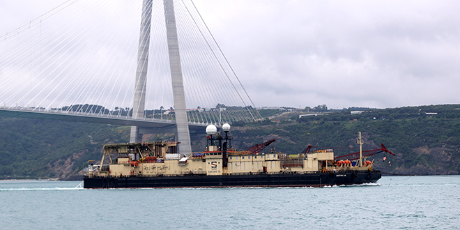 Karadeniz'e doğal gaz borularını yerleştirecek gemi Filyos Limanı'nda