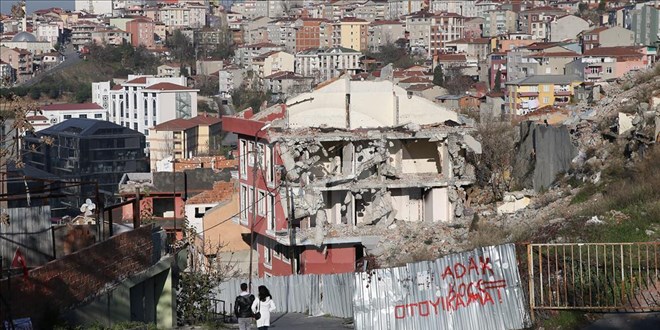 Beyoğlu'nda kentsel dönüşümdeki binaların su, elektrik ve doğal gazı kesildi