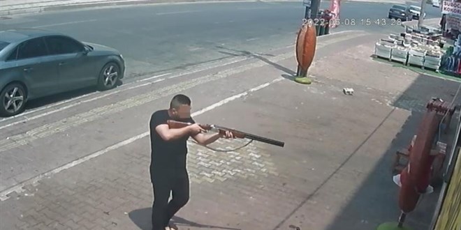 Ucuz ekmek satan fırını kurşunlayan fırıncıya ev hapsi