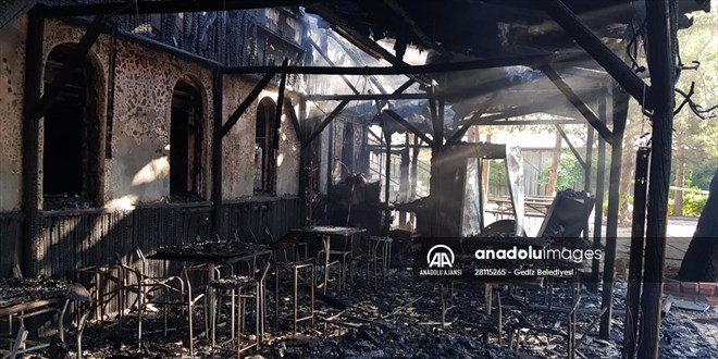 Kütahya'da öğretmenevinde çıkan yangında balkondan atlayan kişi yaralandı