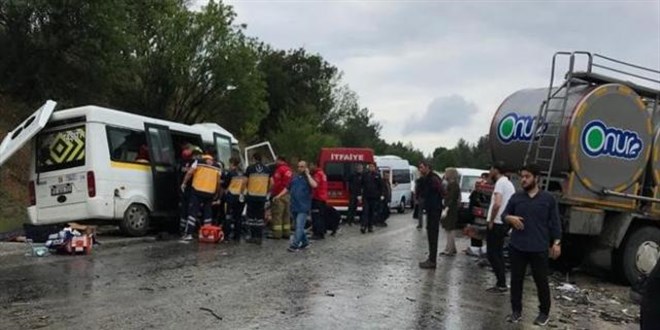 Balıkesir'de katliam gibi kaza: 8 ölü