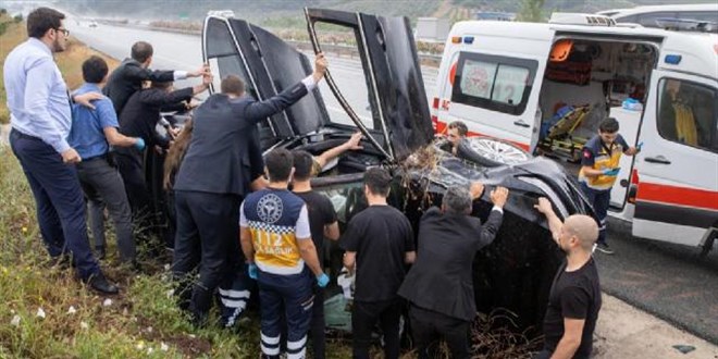 TBMM Başkanı Şentop'un özel kalem ekibinin bulunduğu araç kaza yaptı
