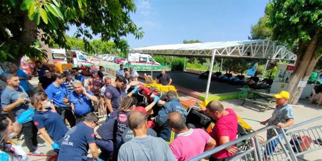 Antalya'da lunaparkta salıncağın kopması sonucu 3 çocuk yaralandı