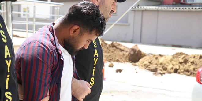2 kadın, kendilerini polis ve savcı olarak tanıtan dolandırıcıların hedefi oldu