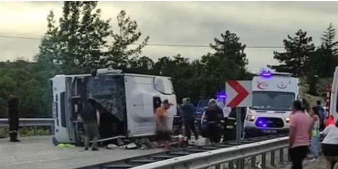 Antalya'da turistleri taşıyan otobüs kaza yaptı, ölü ve çok sayıda yaralı var