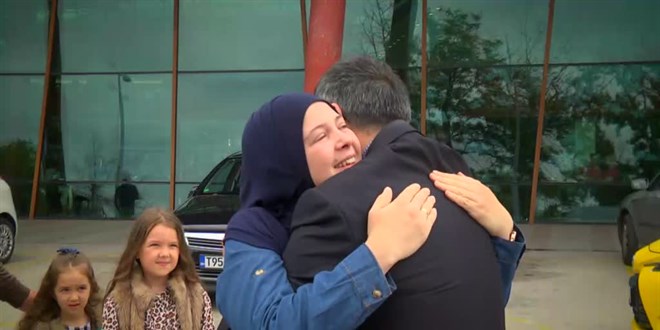 Türk doktor, savaşta ameliyat ettiği Boşnak kızla 27 yıl sonra buluştu