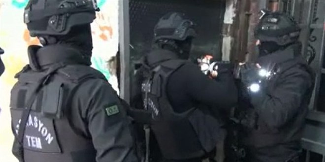 Diyarbakır'da terör örgütü PKK'ya yönelik operasyonda yakalanan 16 şüpheli tutuklandı