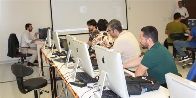 retmenlerin kendi dijital ieriklerini gelitirmesi amalanyor