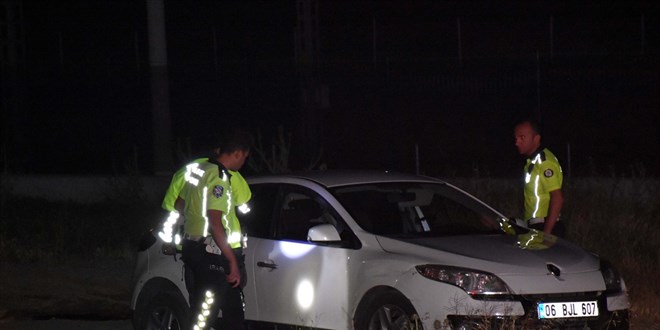 Kırıkkale'de 'dur' ihtarına uymayan sürücünün otomobiliyle çarptığı polis yaralandı