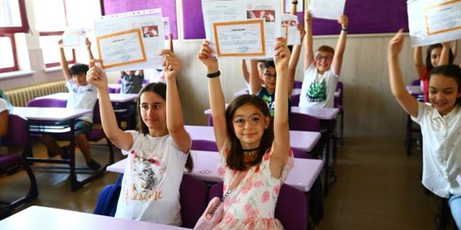 18 milyon öğrenci bugün karne heyecanı yaşayacak