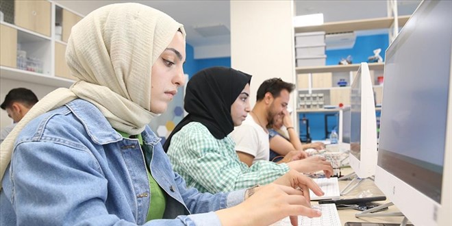 Yazlm eitimi alan 900 bin gen, Trkiye'nin dijital dnmne katk salayacak