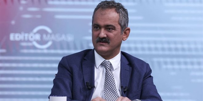 Bakan Özer, 2021-2022 Eğitim Öğretim Yılı Karne Dağıtım Töreni'nde konuştu
