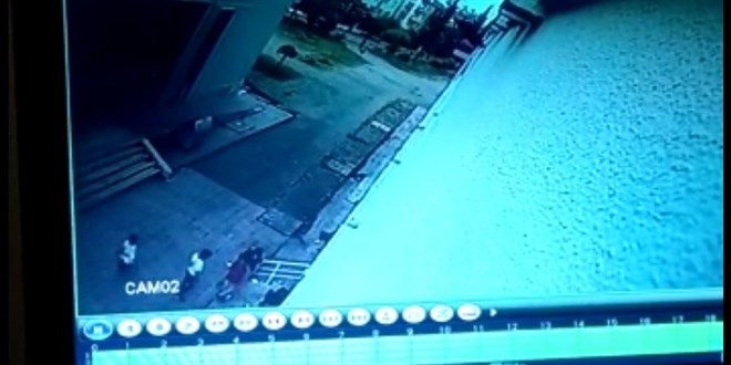 Çocukların çakmakla oyunu okulu yaktı