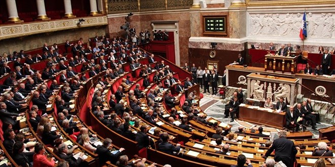 Fransa'da 30 yl sonra bir ilk: Hkmet mecliste ounluu salayamad