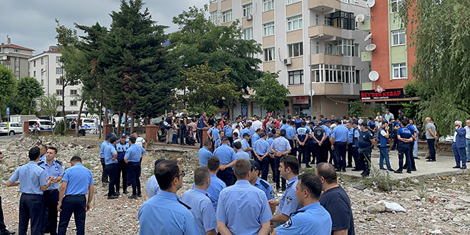 İki belediye zabıtaları arasında park çalışması gerginliği