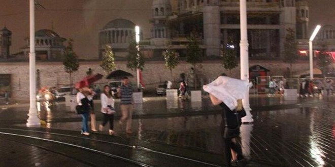 İstanbul'a sağanak uyarısı: Yarına kadar etkili olacak