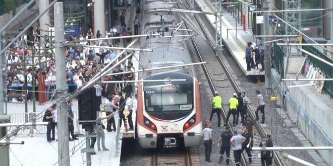 Bostancı'da tren raylarına atlayan genç hayatını kaybetti