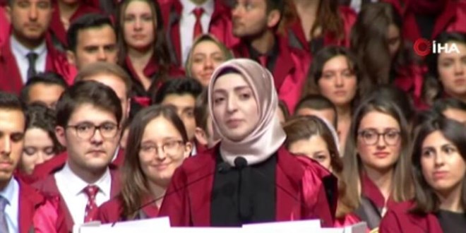 İstanbul Tıp Fakültesi okul birincisinin sözleri alkışlandı