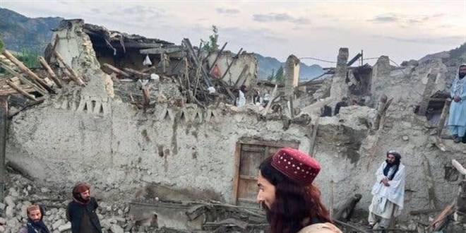 Afganistan'daki depremde hayatn kaybedenlerin says 1000'e ykseldi