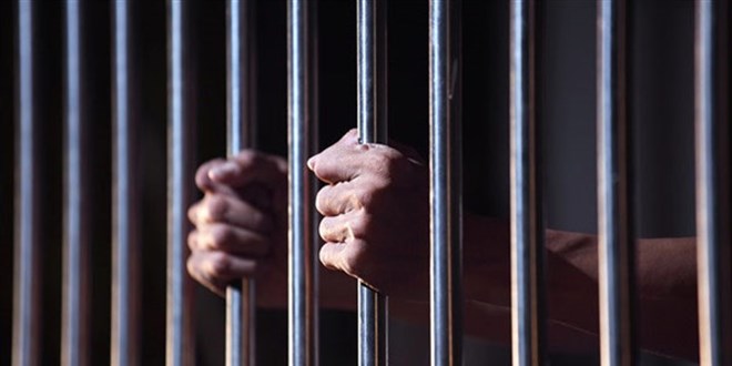 Adana'da FET davasnda yarglanan 5 sanktan 3'ne 6 yl 3'er ay hapis