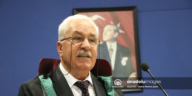 Hukuk fakültesini bitiren emekli öğretmen 70 yaşında avukat oldu