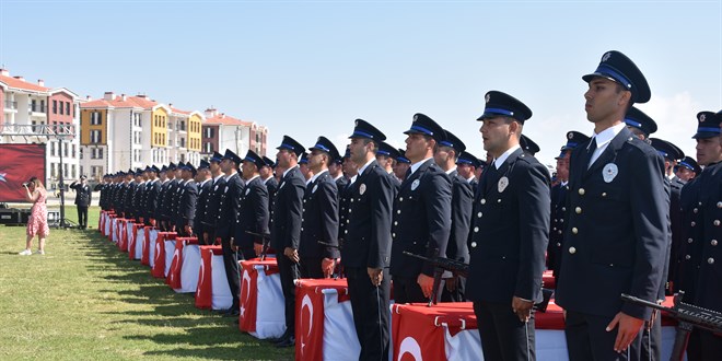 Afyonkarahisar'da Polis Eğitim Merkezi'nde mezuniyet sevinci
