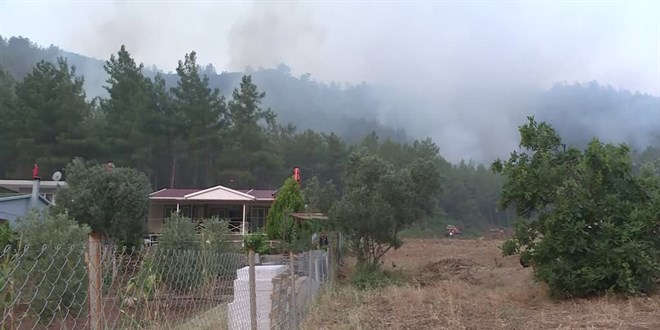 Marmaris'teki yangına havadan ve karadan müdahale devam ediyor
