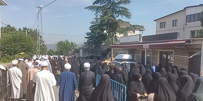 Mahmut Ustaosmanoğlu'nun evinin önündeki taziye ziyaretleri sürüyor