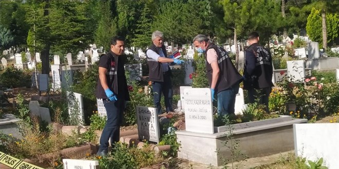 Eşinin mezarı başında ölü bulundu