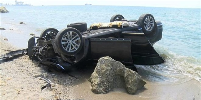 Haciz gelen otomobilini uçurumdan attı, sosyal medyada paylaştı