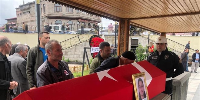 Astsubay sevgilisi tarafından öldürülen polis Kübra Açar'a veda