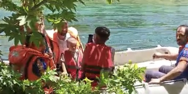 Baraj kapakları açılınca mahsur kalan 7 kişiyi AFAD kurtardı