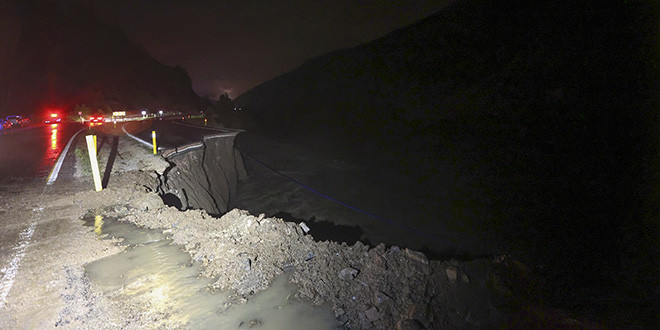 Sağanak nedeniyle Kastamonu-Ankara kara yolu çöktü