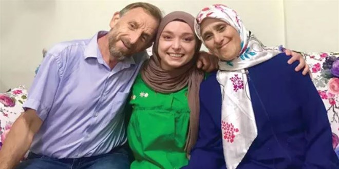 Artık hepsi tek böbrekli: Önce babasının sonra annesinin böbreğini aldı