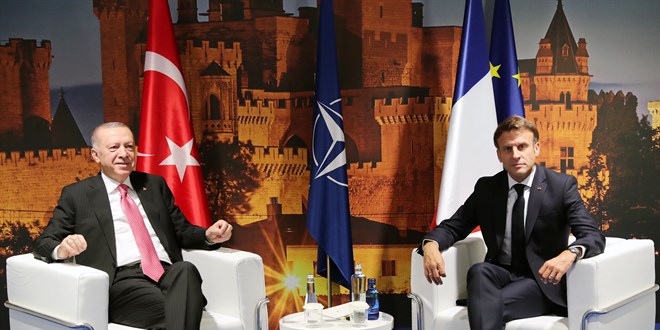 Cumhurba�kan� Erdo�an Macron ile bir araya geldi