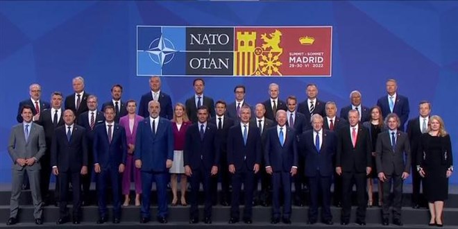 Cumhurbaşkanı Erdoğan, NATO Zirvesi'nde aile fotoğrafına katıldı