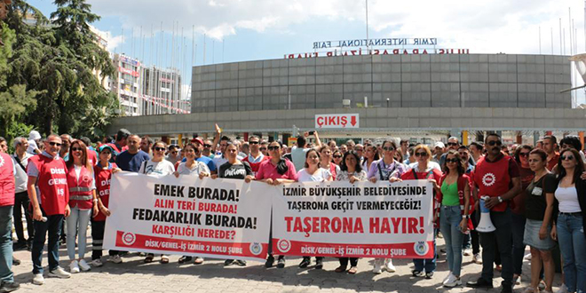 İzmir Büyükşehir Belediyesi çalışanları, ücretlerinin zamanında ödenmesini istedi