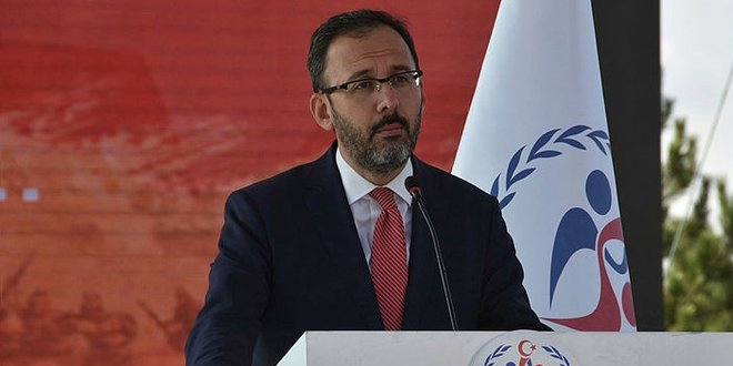 Bakan Kasapo�lu, �air Sezai Karako� an�s�na gen�lere 'dirili�' ruhunu anlatt�