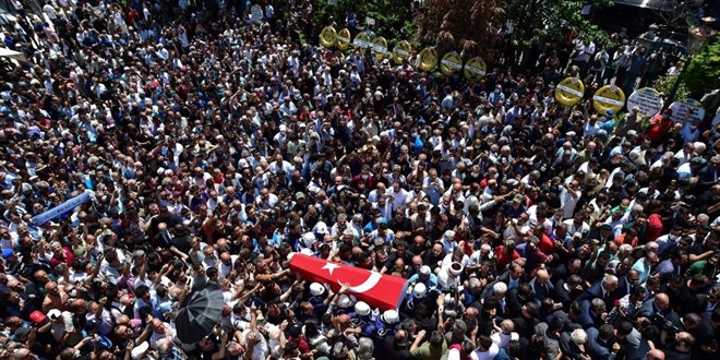Usta oyuncu Cüneyt Arkın son yolculuğuna uğurlandı