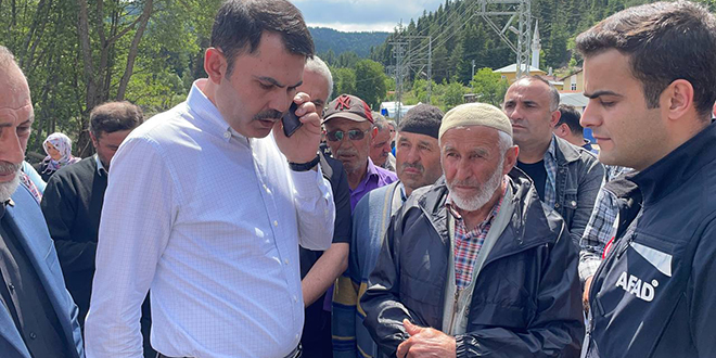 Bakan Kurum, sele kapılan gencin hacda bulunan babasıyla görüştü
