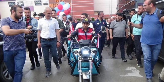 Bakan Kurum ile engelli vatandaş arasında gülümseten anlar