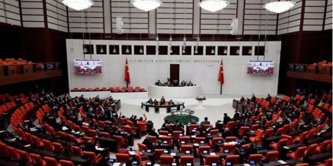 Her konuda ters düşen partiler maaşta anlaştı