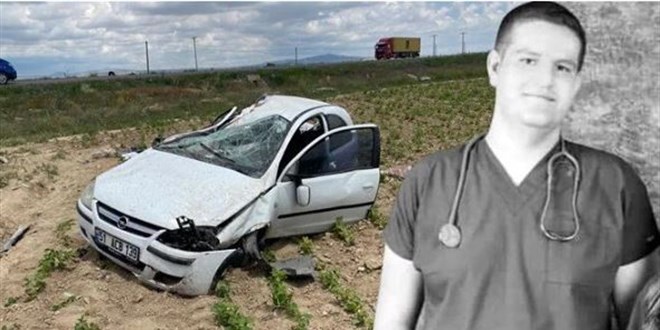 Doktor çifti kaza ayırdı