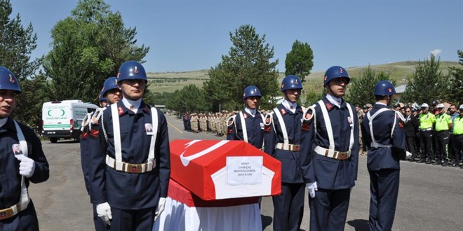 Kazada hayat�n� kaybeden astsubay�n cenazesi memleketine g�nderildi