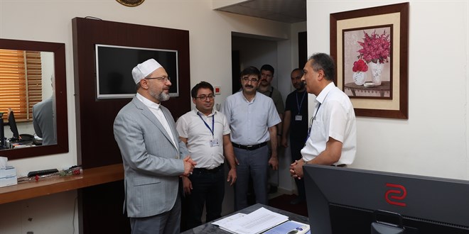 Diyanet İşleri Başkanı Erbaş, Medine'de Türk Hac İşleri Ofisi'ni ziyaret etti: