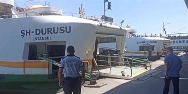 Karaköy'de şehir hatları vapurunun iskeleye çarpması sonucu 7 kişi yaralandı