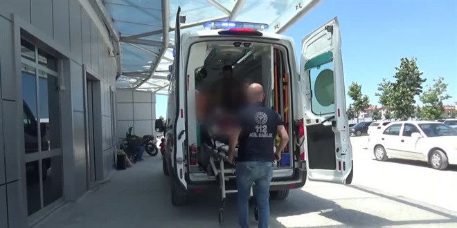 Konya'da ziyarete gittiği iş yerinde tüfekle kazara vurulan kişi yaralandı